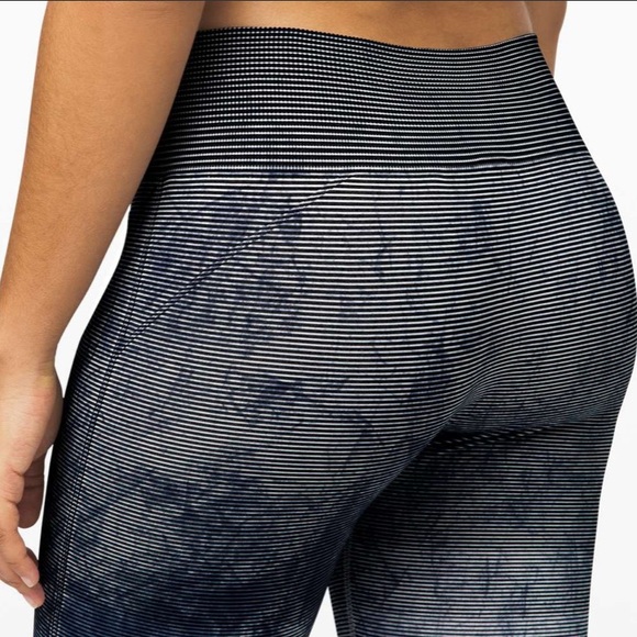 Lululemon Ebb to Train Tight *Wash
White / Black / Luna - Picture 4 of 8